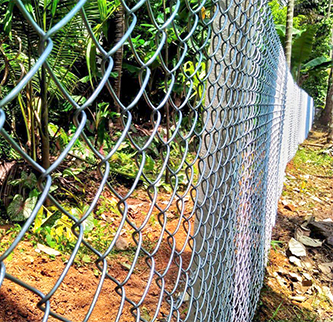 Customized fencing and gate designs